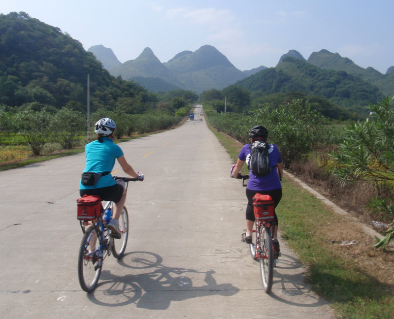Sharon and Siobh&aacute;n look at Today's Mountain Pass Climb.